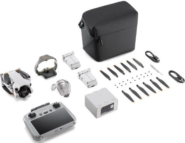 Квадрокоптер DJI Mini 4 Pro Fly More Combo (DJI RC 2)